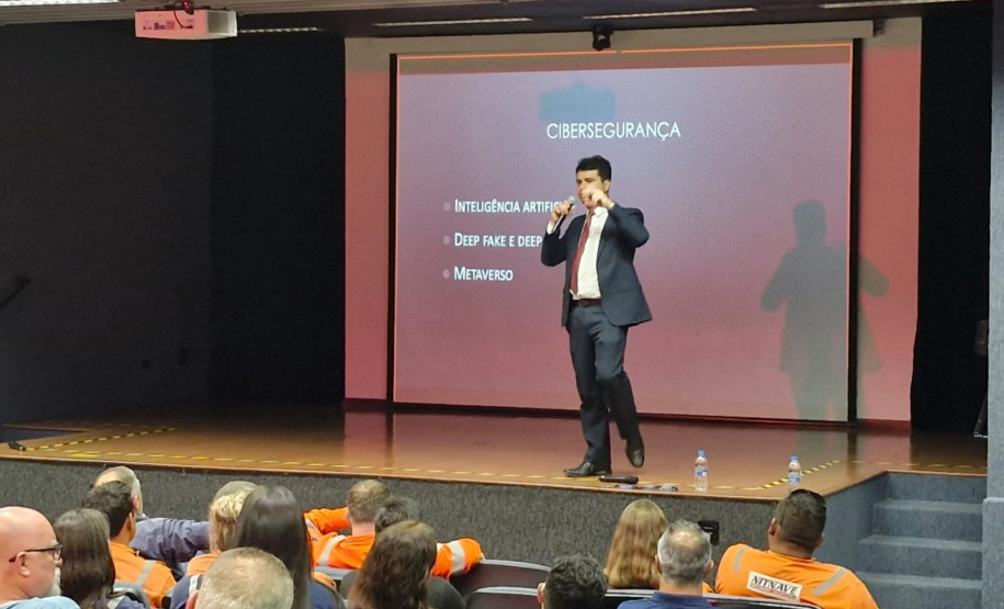 PCPR realiza palestra sobre golpes e cibersegurança em Araucária