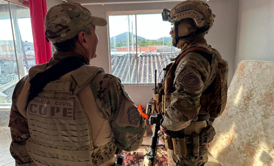 Polícias do Paraná desencadeiam operação no Litoral e prendem 40 pessoas