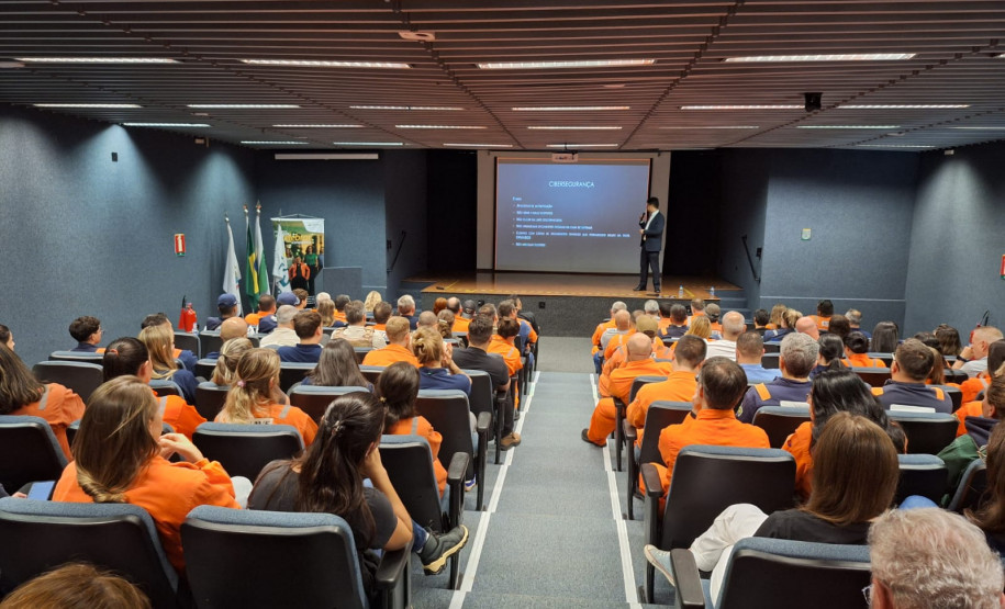 PCPR realiza palestra sobre golpes e cibersegurança em Araucária