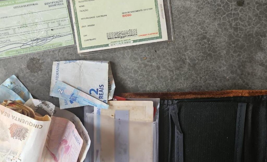 PCPR recupera carteira de casal de idosos em Castro