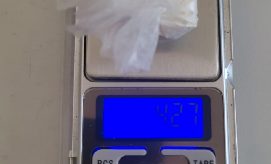 PCPR e PMPR prendem homem em flagrante por tráfico de drogas em Paranaguá