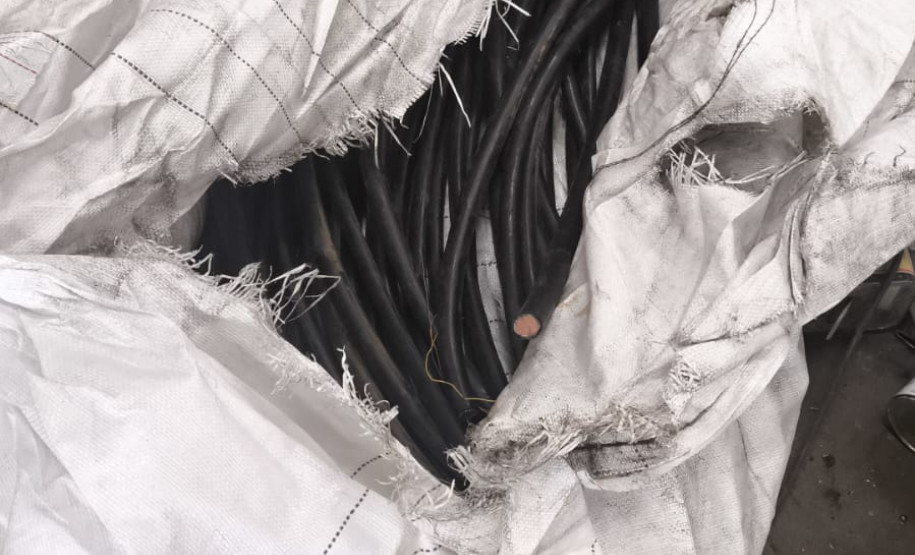 PCPRR apreende 200 quilos de cabos de energia e prende homem por receptação em Ponta Grossa