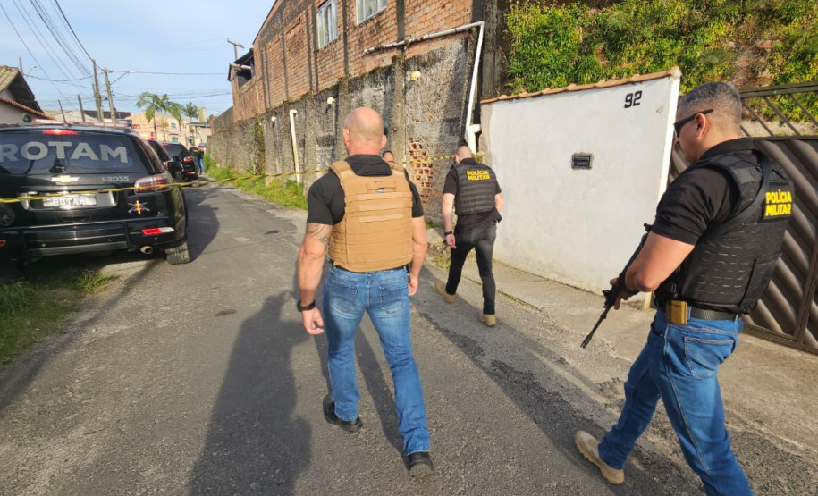 Polícias do Paraná desencadeiam operação no Litoral e prendem 40 pessoas