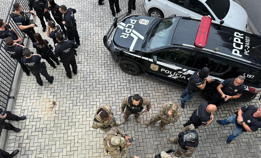 PCPR e PMPR prendem sete integrantes de organização criminosa que atuava em roubos de cargas na RMC