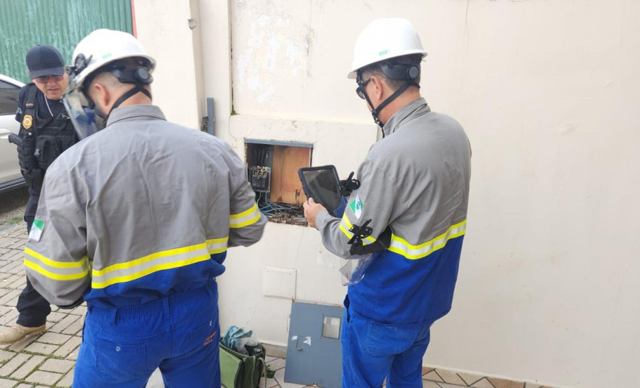 PCPR prende homem em flagrante por furto de energia e apreende veículo caracterizado com marca da concessionária em São José dos Pinhais