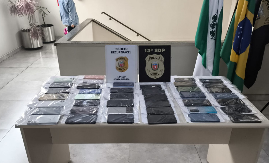 PCPR restitui mais de 50 celulares recuperados a vítimas em Ponta Grossa