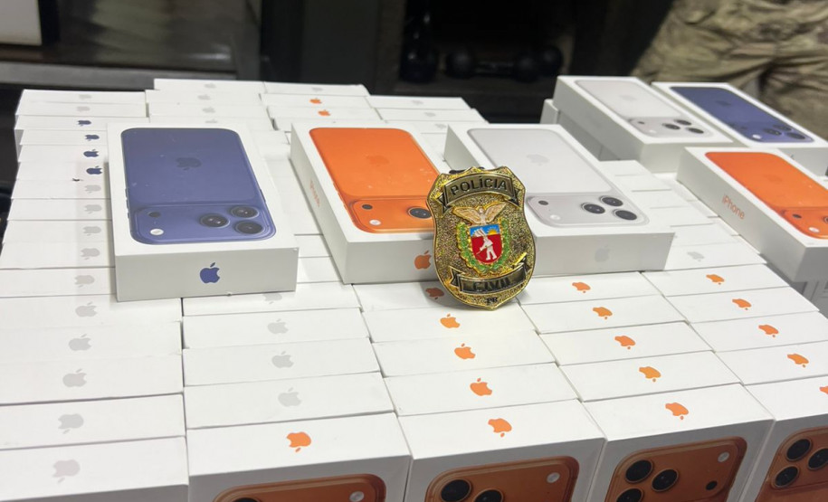 PCPR prende dois homens e apreende 1,6 mil celulares sem procedência em Curitiba
