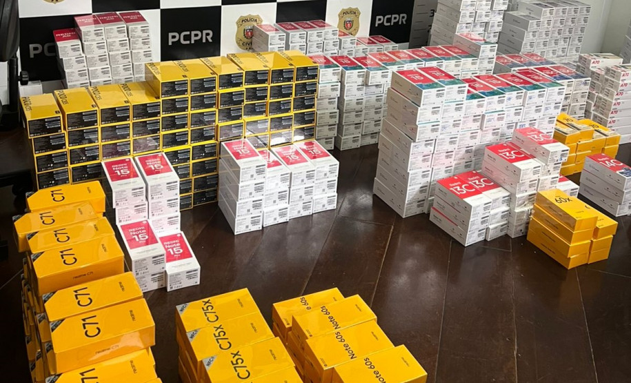 PCPR prende dois homens e apreende 1,6 mil celulares sem procedência em Curitiba