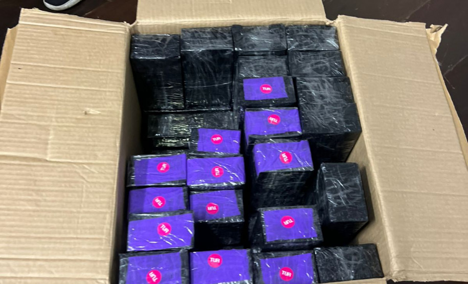 PCPR prende dois homens e apreende 1,6 mil celulares sem procedência em Curitiba