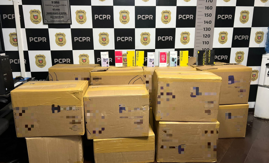 PCPR prende dois homens e apreende 1,6 mil celulares sem procedência em Curitiba