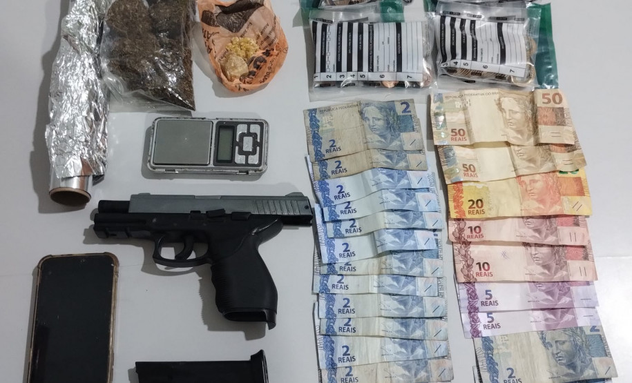 PCPR e PMPR apreendem drogas, simulacro de arma de fogo e dinheiro em Irati