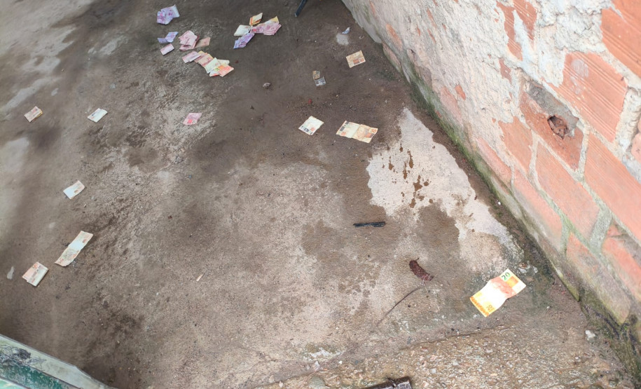 PCPR prende três pessoas em flagrante e apreende 1.600 reais durante operação em Colombo (7579)