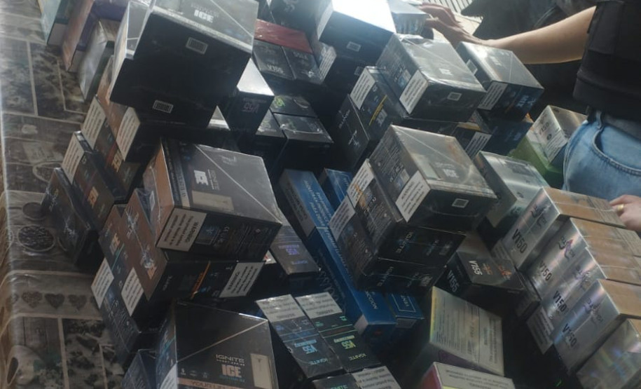 PCPR e PF prendem homem em flagrante e apreendem cigarros eletrônicos em Palmital