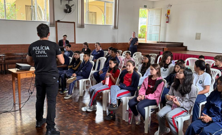 PCPR ministra palestra sobre bullying e cyberbullying em instituto de Ponta Grossa