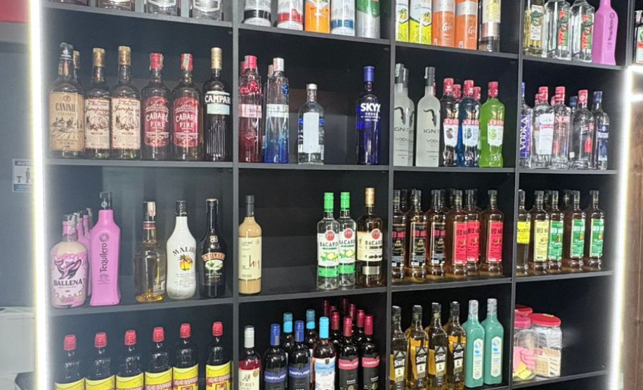 PCPR prende mulher durante combate a comercialização de bebidas falsificadas em Curitiba