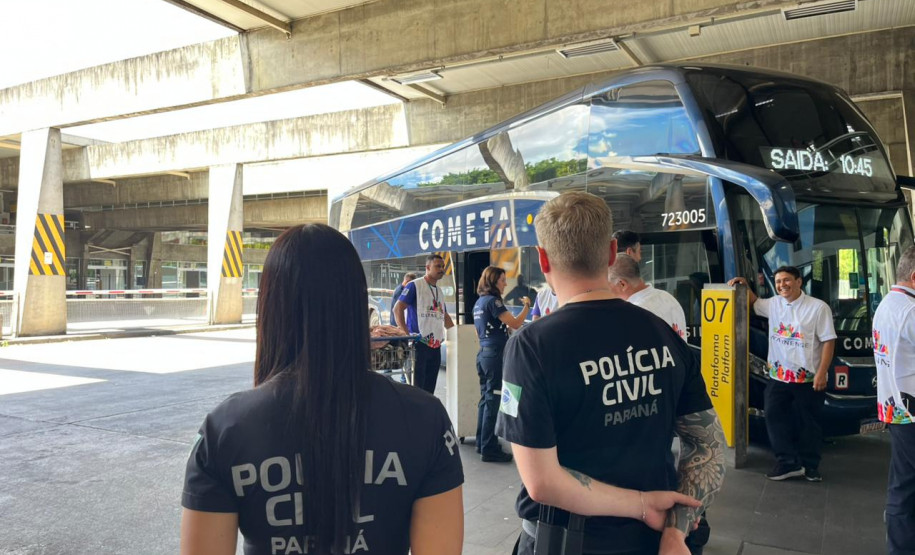 PCPR participa de ação de conscientização proteção de crianças e adolescentes em Curitiba