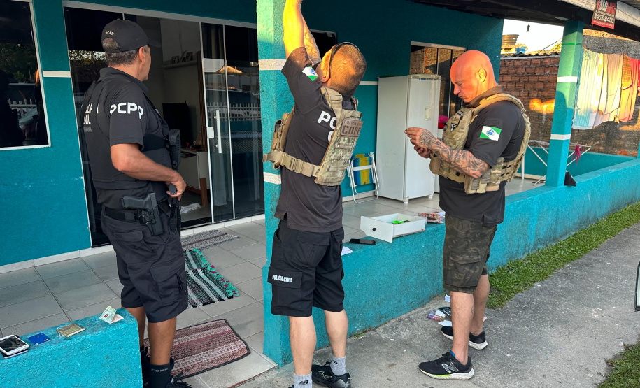 PCPR, PMPR e Polícia Penal cumprem 13 mandados de busca e apreensão contra o tráfico de drogas no Litoral