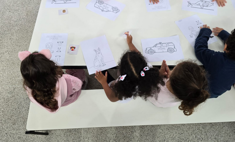 PCPR realiza palestra educativa para crianças em uma escola de Araucária