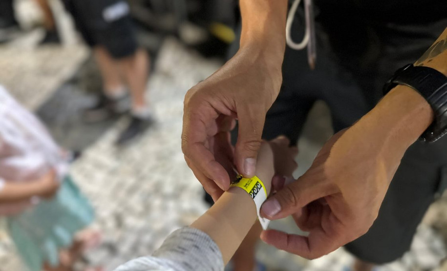 PCPR reforça distribuição de pulseiras de identificação no Carnaval