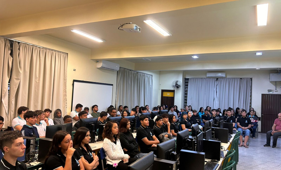 PCPR realiza palestra educativa em Colégio Estadual de Foz do Iguaçu