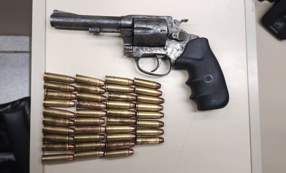 PCPR apreende arma de fogo e munições durante ação em Ponta Grossa
