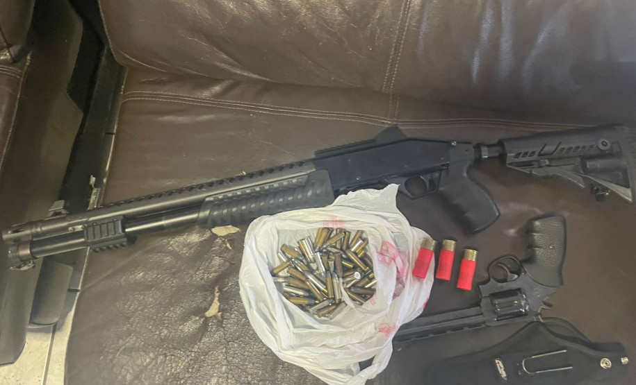 PCPR e PMPR prendem homem e apreendem armas durante cumprimento de mandado em Umuarama