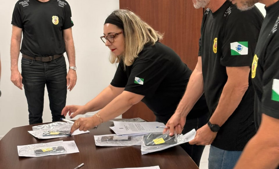 PCPR realiza entrega de aparelhos celulares recuperados em investigação em Maringá