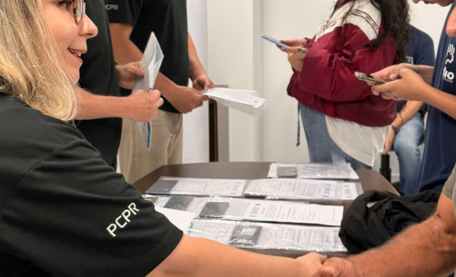 PCPR realiza entrega de aparelhos celulares recuperados em investigação em Maringá