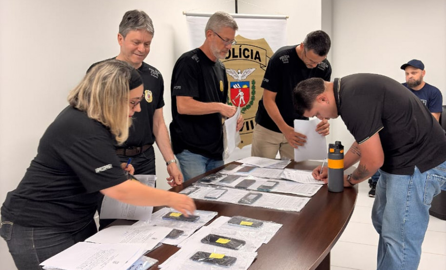 PCPR realiza entrega de aparelhos celulares recuperados em investigação em Maringá