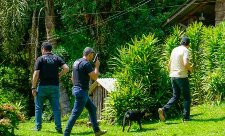 PCPR prende homem em flagrante por tráfico de drogas, maus-tratos a animal e outros delitos em Quatro Barras