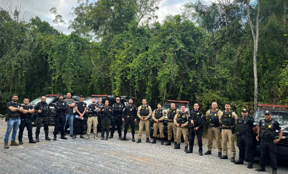 PCPR e PMPR prendem quatro pessoas durante ação contra o tráfico de drogas em Cerro Azul