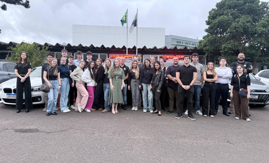PCPR recebe estudantes de direito para visita técnica à Central de Flagrantes, em Curitiba
