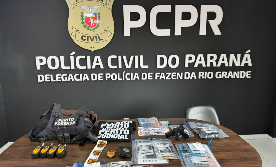 PCPR apreende simulacros de armas de fogo e falsos distintivos durante ação em Fazenda Rio Grande
