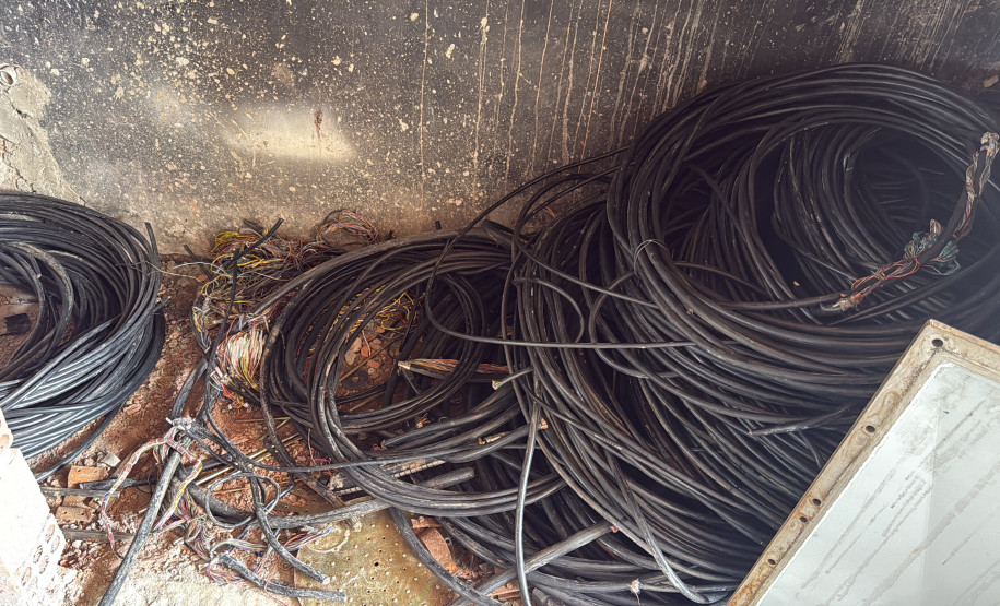 PCPR e GCM prendem cinco pessoas em posse de 1 tonelada de fios de cobre em Quatro Barras