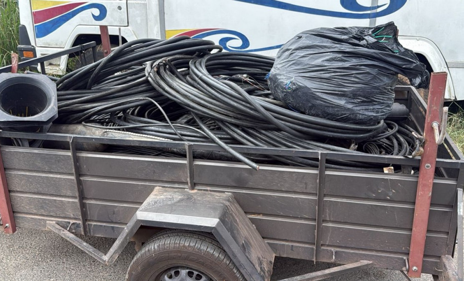 PCPR e GCM prendem cinco pessoas em posse de 1 tonelada de fios de cobre em Quatro Barras