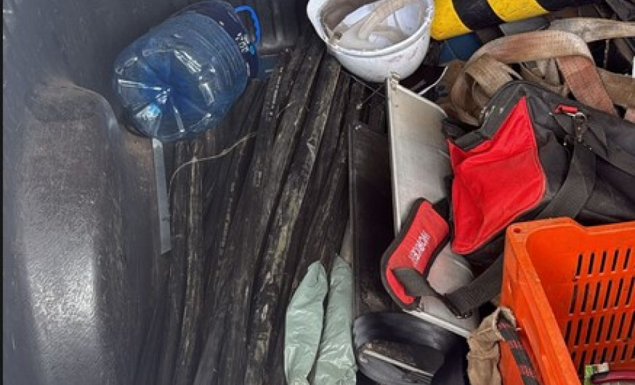 PCPR e GCM prendem cinco pessoas em posse de 1 tonelada de fios de cobre em Quatro Barras