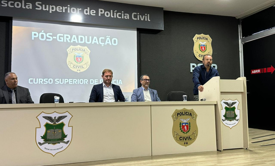 PCPR inicia curso de pós-graduação para 81 delegados em Curitiba