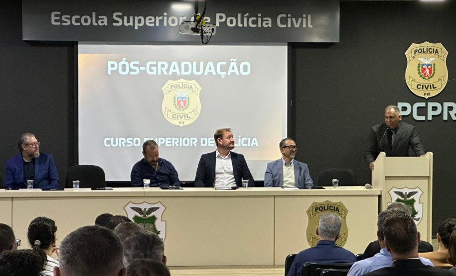 PCPR inicia curso de pós-graduação para 81 delegados em Curitiba