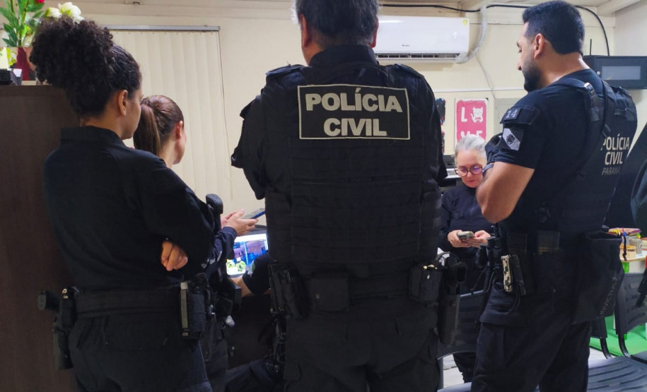 Título PCPR prende homem por estupro de vulnerável e favorecimento à prostituição de adolescentes em Foz do Iguaçu