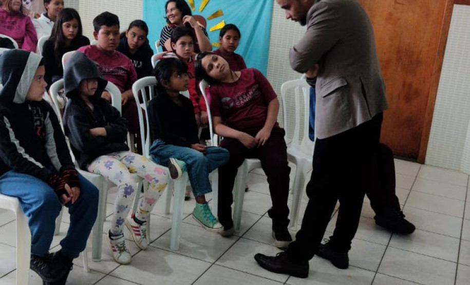 PCPR realiza palestra educativa sobre cyberbullying em um centro de convivência no Tatuquara