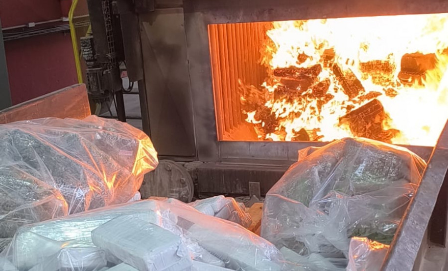 PCPR incinera mais de 1,4 toneladas de drogas em Umuarama