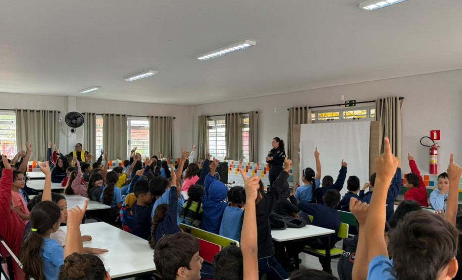 PCPR realiza palestra sobre diversos crimes em escola de Cascavel