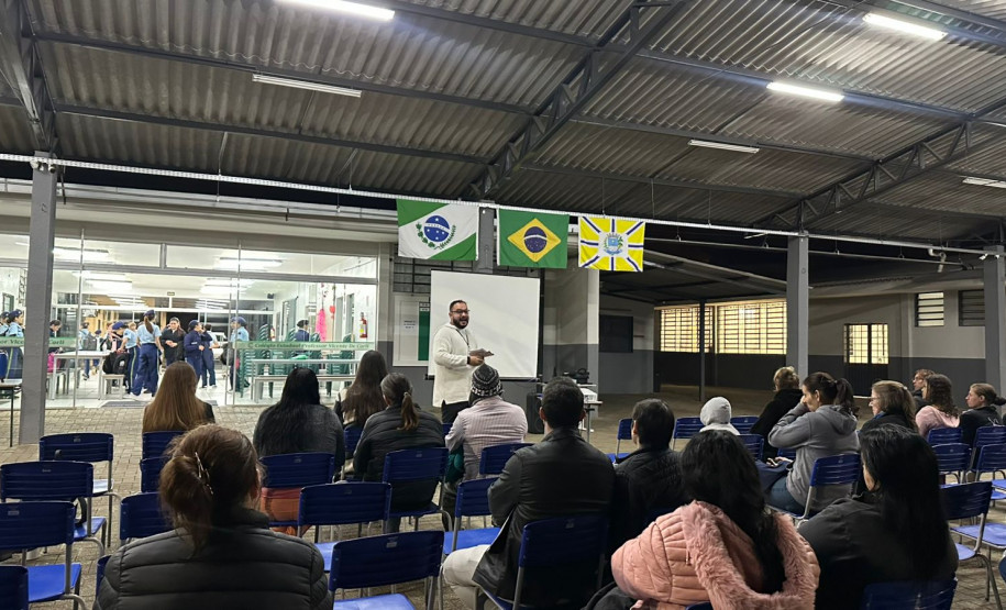 PCPR ministra palestra sobre crimes cibernéticos e violência sexual em Francisco Beltrão