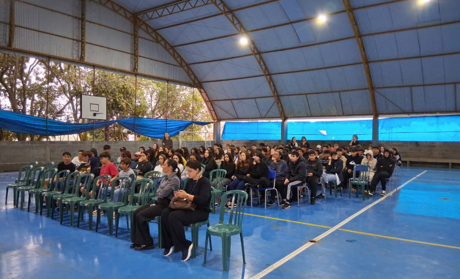 PCPR ministra palestra sobre crimes cibernéticos e violência sexual em Francisco Beltrão