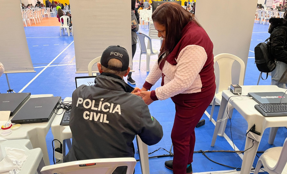 PCPR na Comunidade oferece serviços de polícia judiciária à população de Cantagalo e Paranavaí