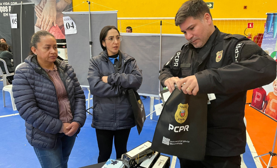 PCPR na Comunidade oferece serviços de polícia judiciária à população de Cantagalo e Paranavaí