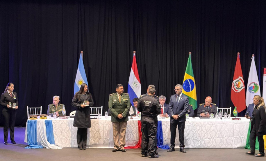 Servidor da PCPR recebe homenagem por serviços prestados ao Comando Tripartite no Paraguai