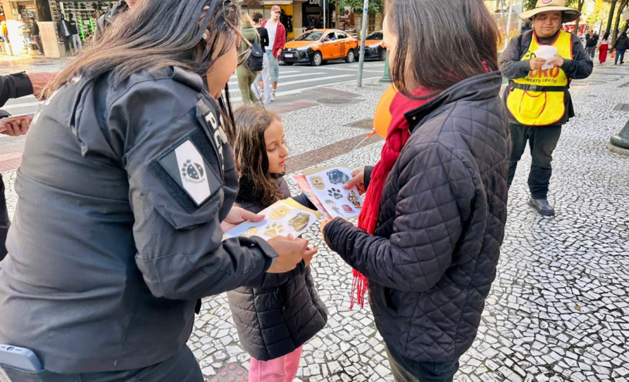 PCPR realiza ação de conscientização sobre violência sexual infantil em Curitiba