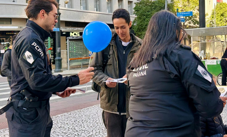 PCPR realiza ação de conscientização sobre violência sexual infantil em Curitiba