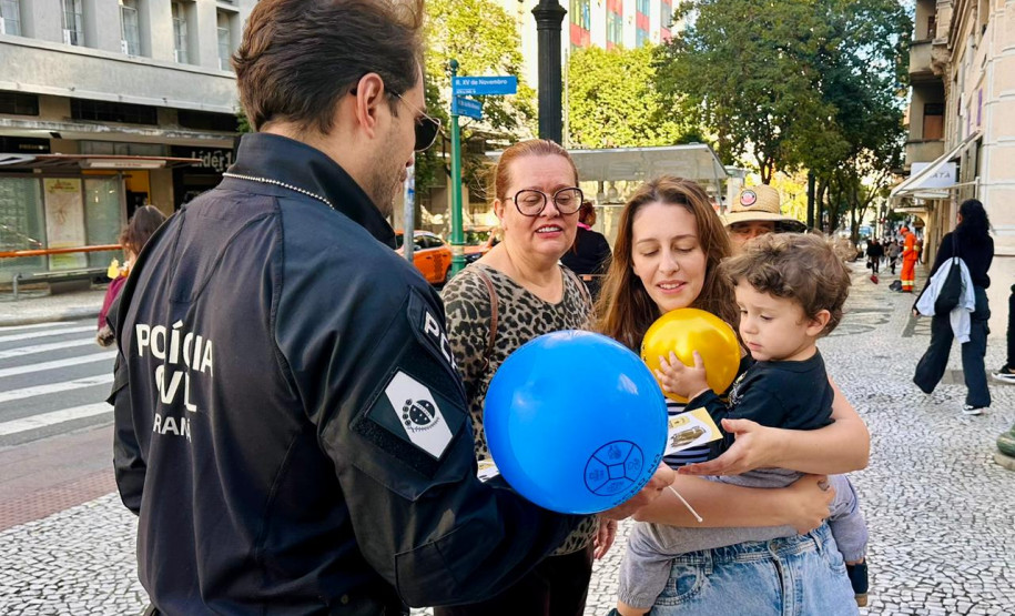 PCPR realiza ação de conscientização sobre violência sexual infantil em Curitiba